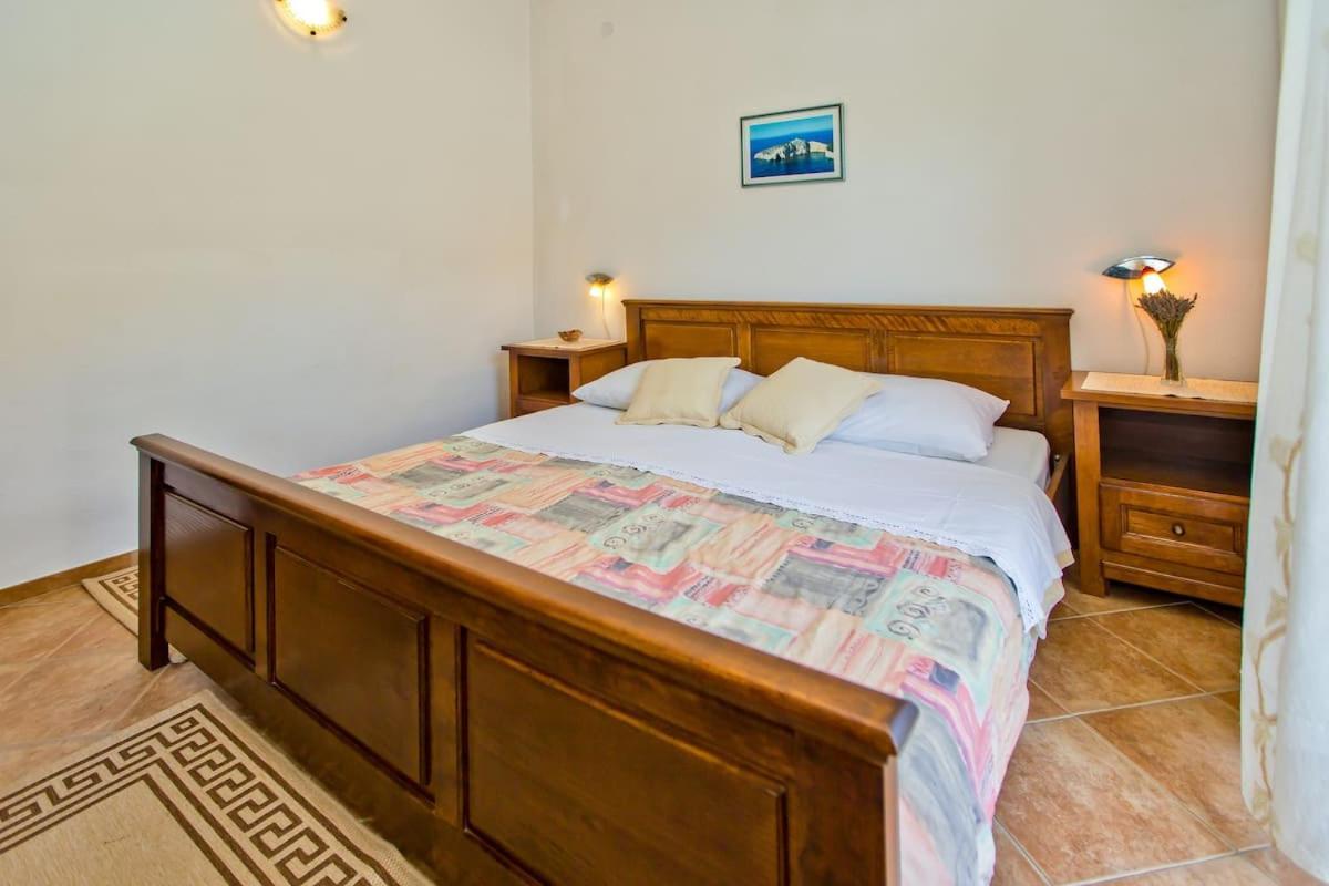 Villa Mateljan Zastražišće Eksteriør bilde