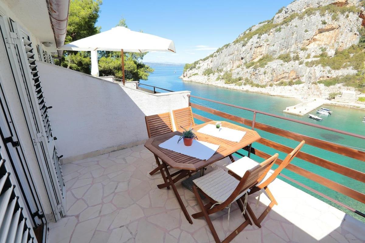 Villa Mateljan Zastražišće Eksteriør bilde