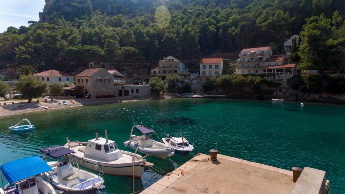 Villa Mateljan Zastražišće Eksteriør bilde