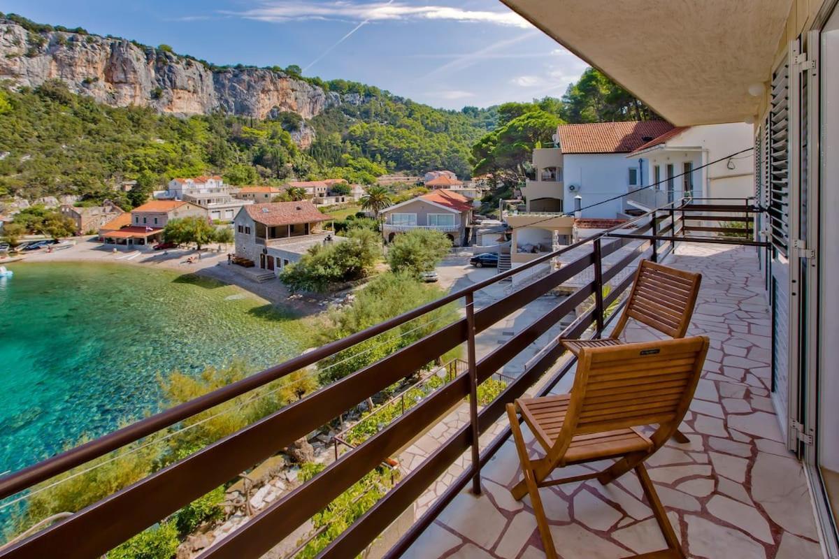 Villa Mateljan Zastražišće Eksteriør bilde
