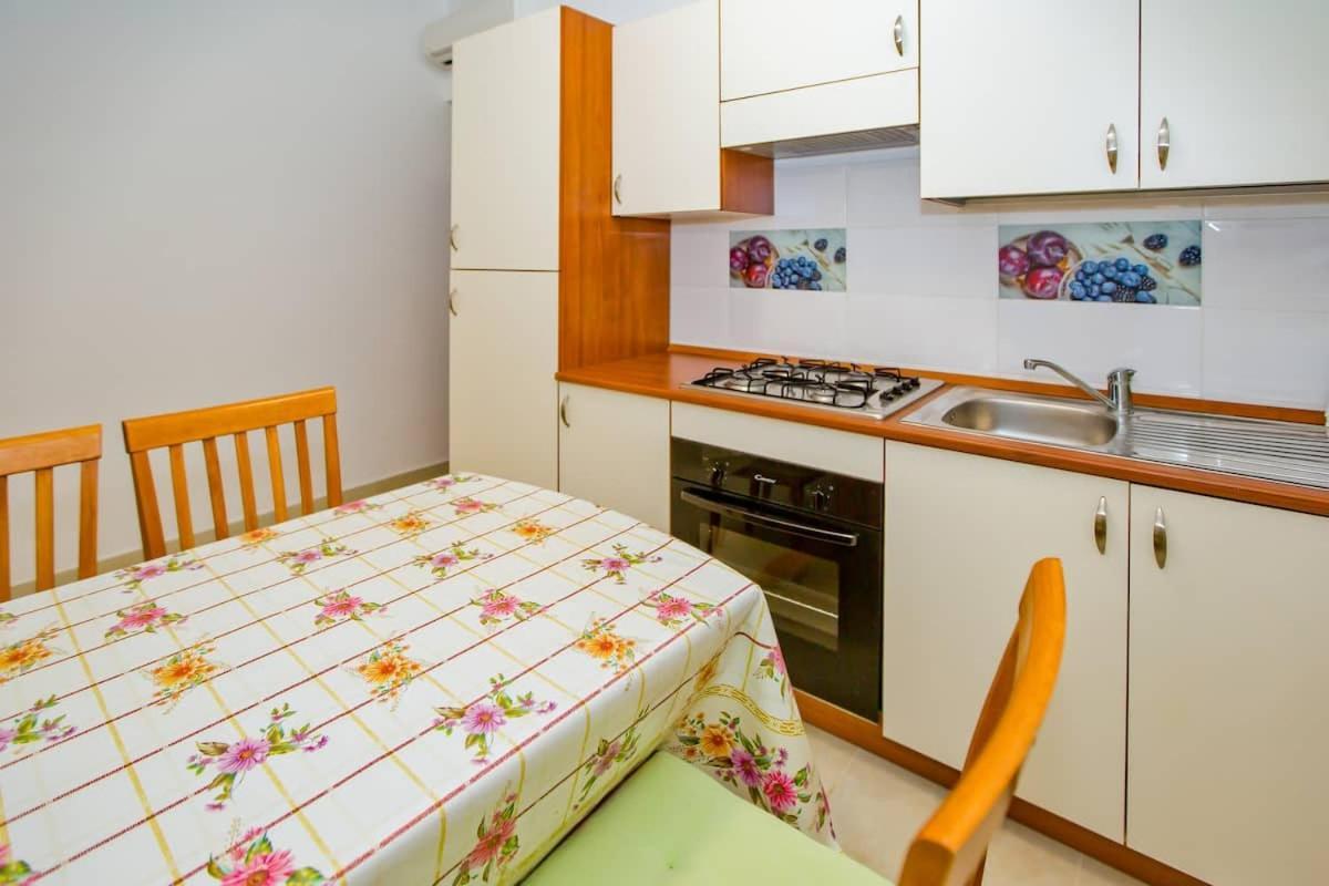 Villa Mateljan Zastražišće Eksteriør bilde