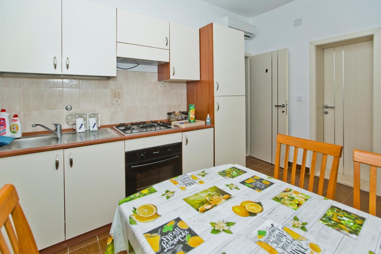 Villa Mateljan Zastražišće Eksteriør bilde